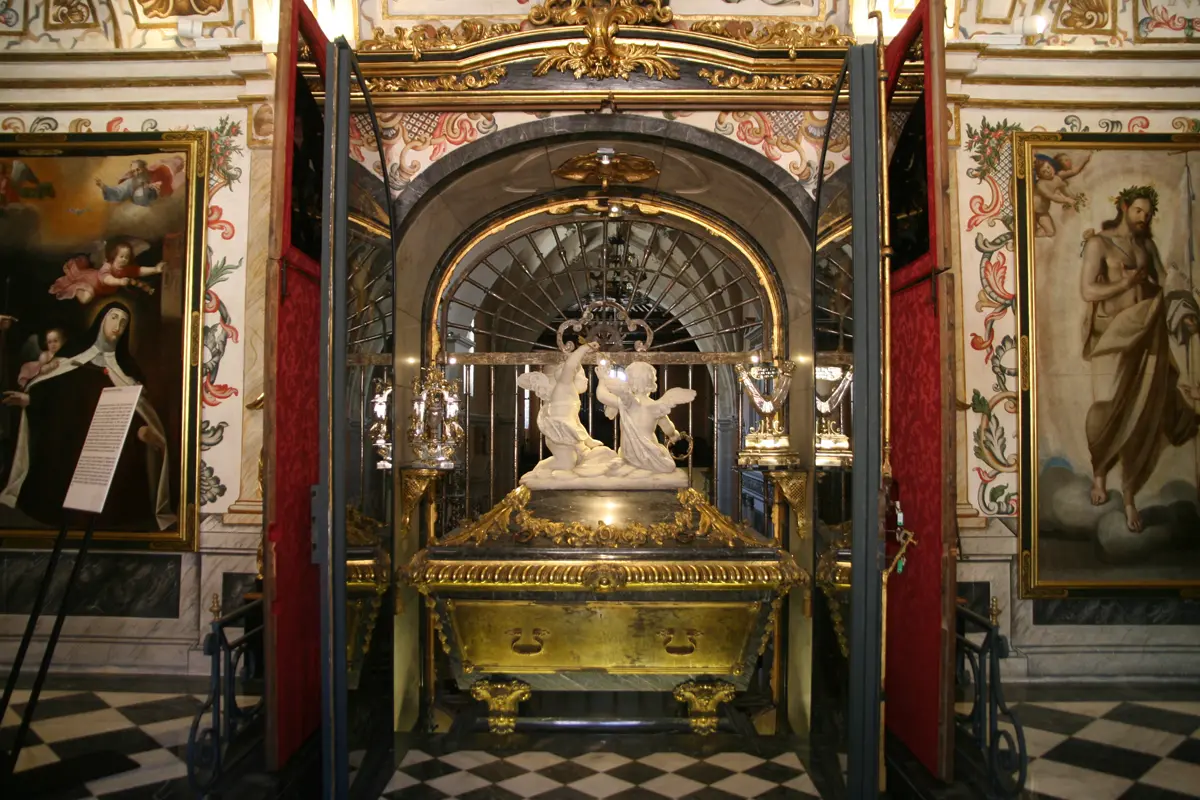 SANTA TERESA ALBA DE TORMES SEPULCRO